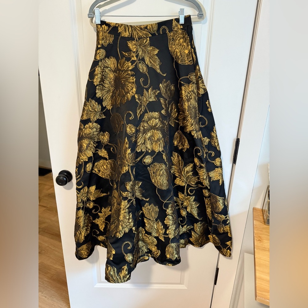 Jacquard black and gold skirt